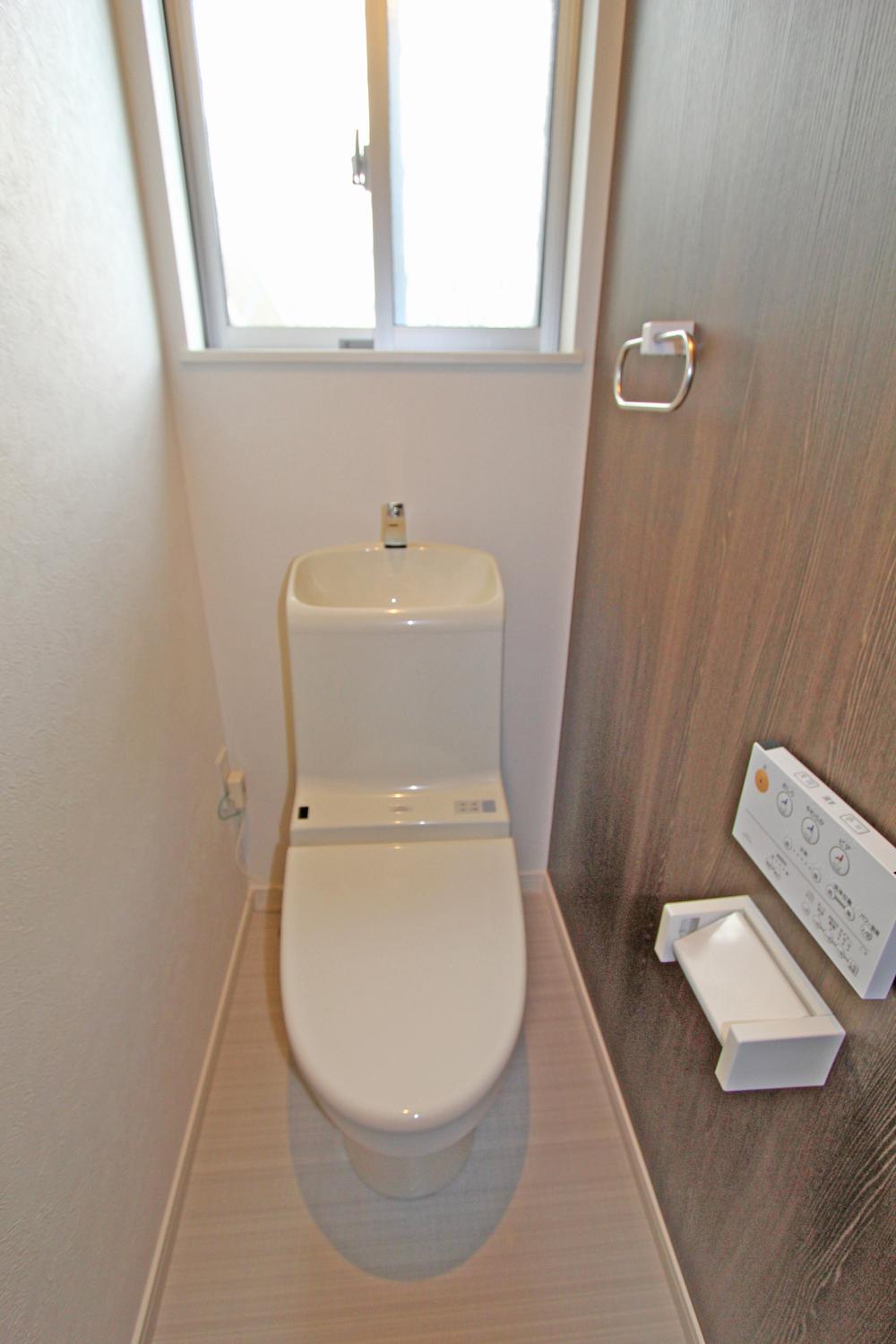 Toilet. Indoor (12 May 2013) Shooting