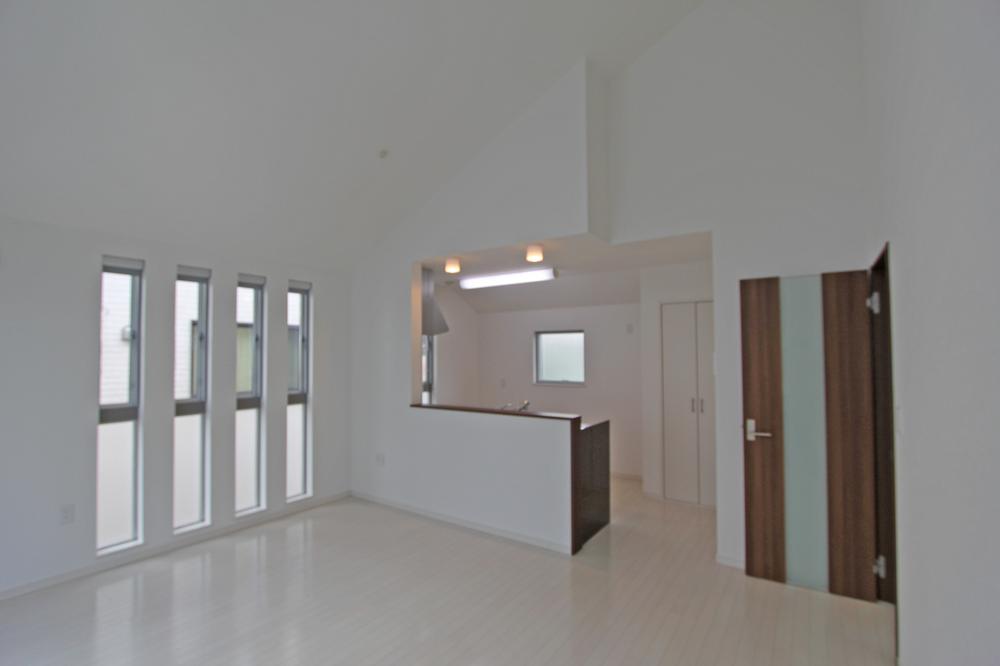 Living. Indoor (12 May 2013) Shooting Clean and full of a feeling of living in which the white tones