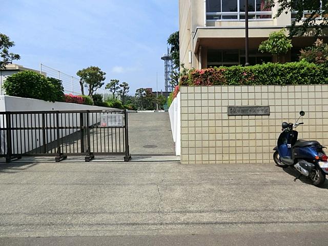 Junior high school. Takinosawa 640m until junior high school