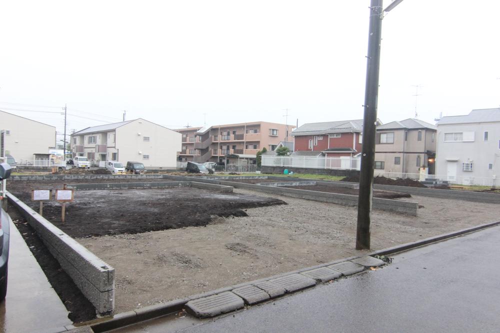 Local photos, including front road. Local (11 May 2013) Shooting