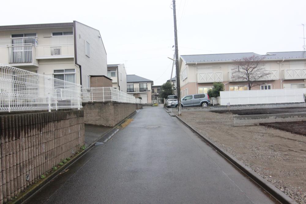 Local photos, including front road. Local (11 May 2013) Shooting