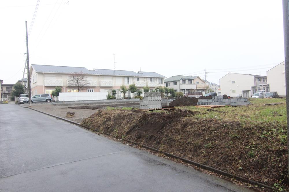 Local photos, including front road. Local (11 May 2013) Shooting