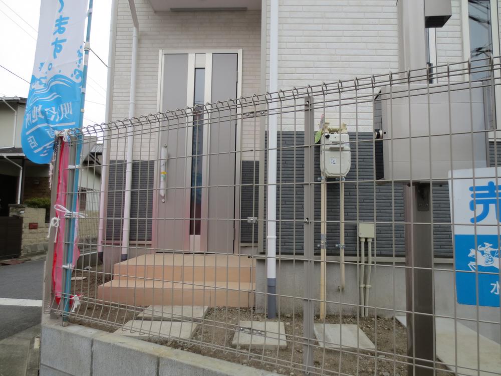 Entrance. Local (11 May 2013) Shooting