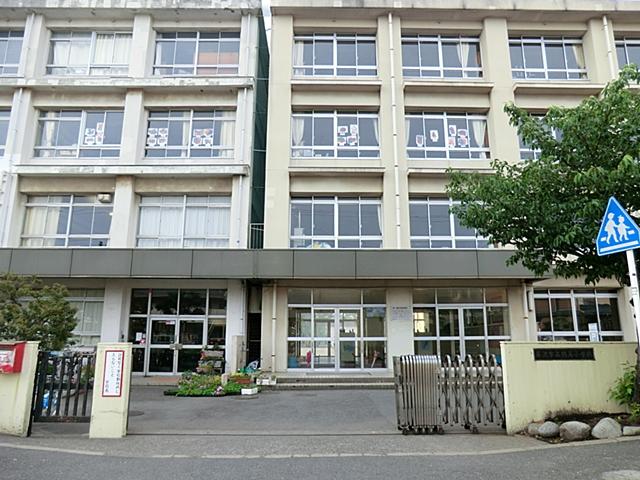 Primary school. Hatori to elementary school 480m