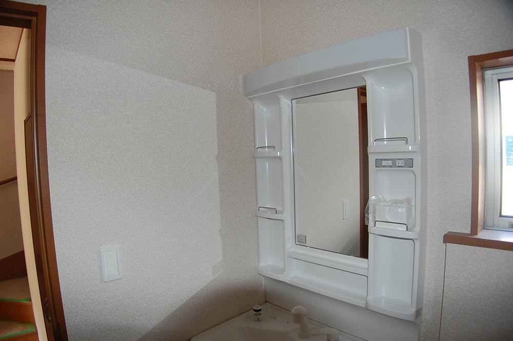 Wash basin, toilet. Indoor (11 May 2013) Shooting