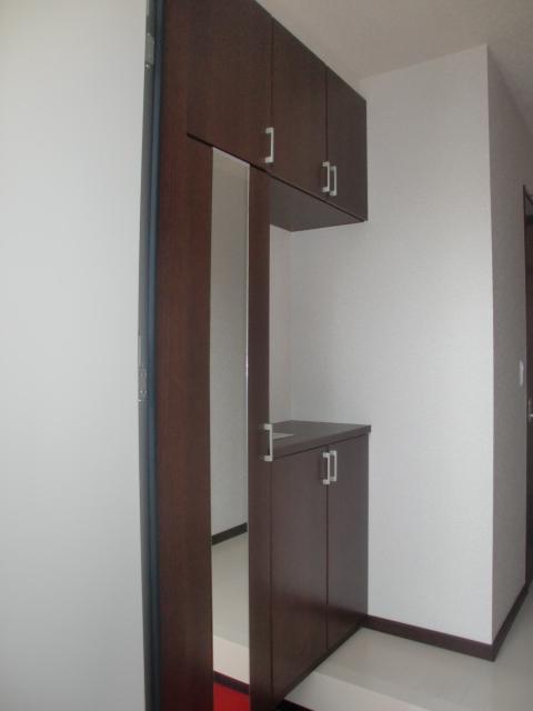 Entrance. Local (10 May 2013) Shooting