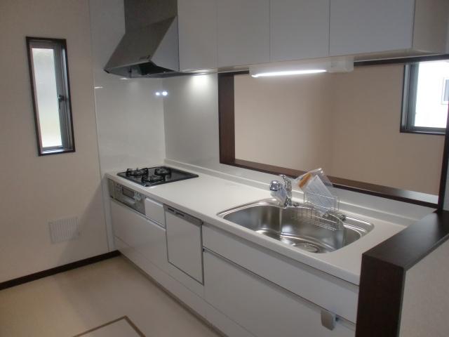 Kitchen. Indoor (10 May 2013) Shooting