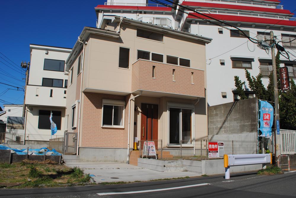 Local appearance photo. Local (04 May 2013) Shooting