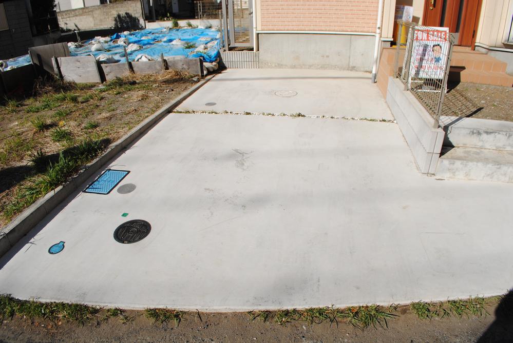 Parking lot. Local (04 May 2013) Shooting