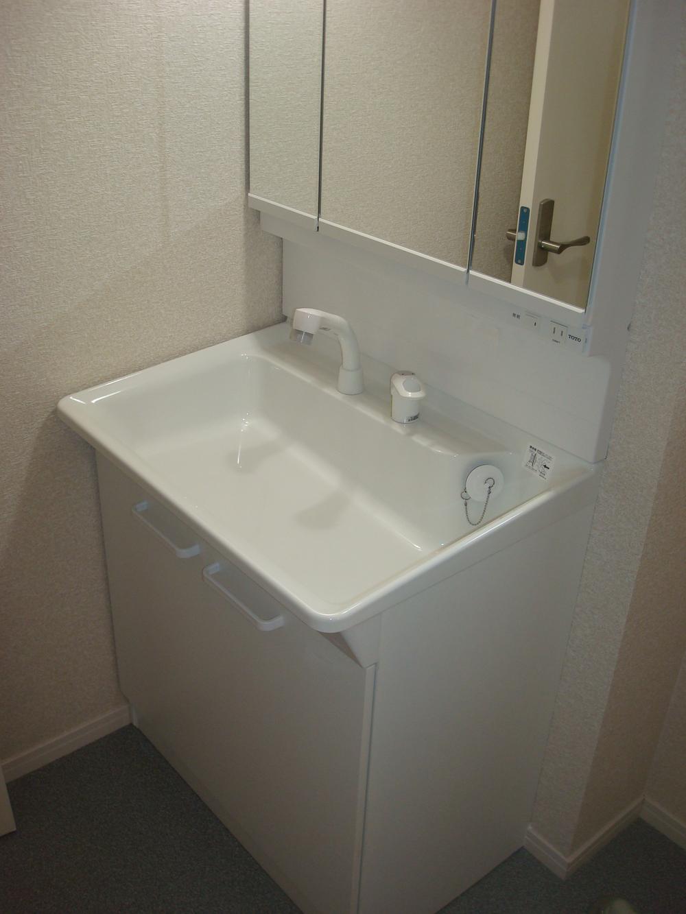 Other introspection. Same specifications washbasin