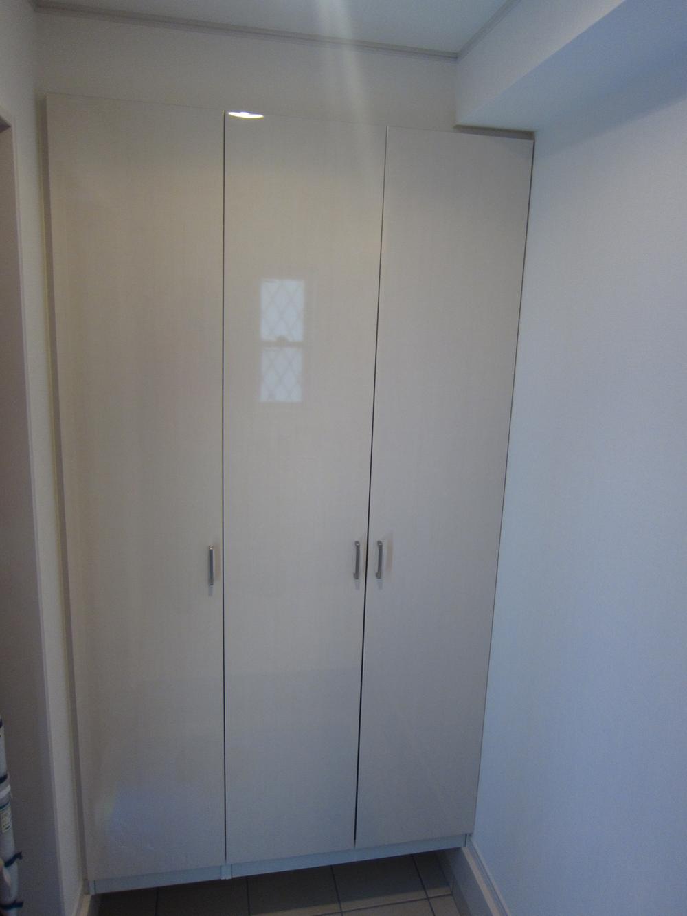 Entrance. Local (September 2013) Shooting