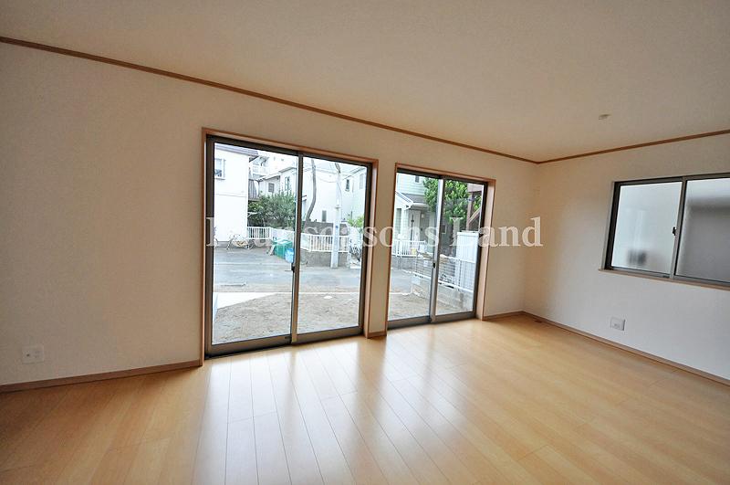 Living. Indoor (11 May 2013) Shooting 1 Building