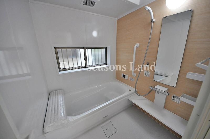 Bathroom. Indoor (11 May 2013) Shooting 1 Building