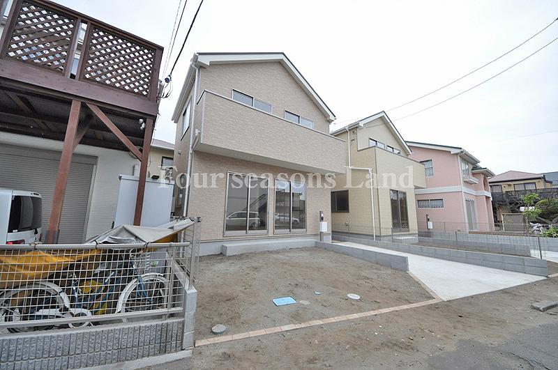 Local photos, including front road. Local (11 May 2013) Shooting