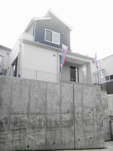 Local appearance photo. No.B Building Appearance is a picture. 15 Pledge or more of LDK with a face-to-face kitchen. And, Second floor living room is a 3-room with a south-facing sun per good room that leads on the balcony of the spread.