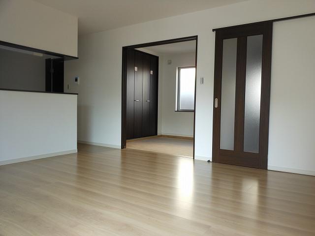 Living. No.B Building 15 Pledge is more of LDK + Japanese-style room. Because the stairs to the second floor in the former living room, Family of communication is also glad floor plan to take.