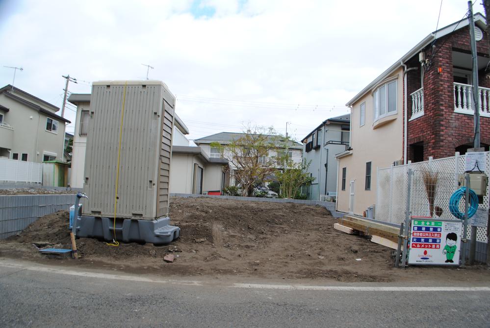 Local photos, including front road. Local (12 May 2013) Shooting