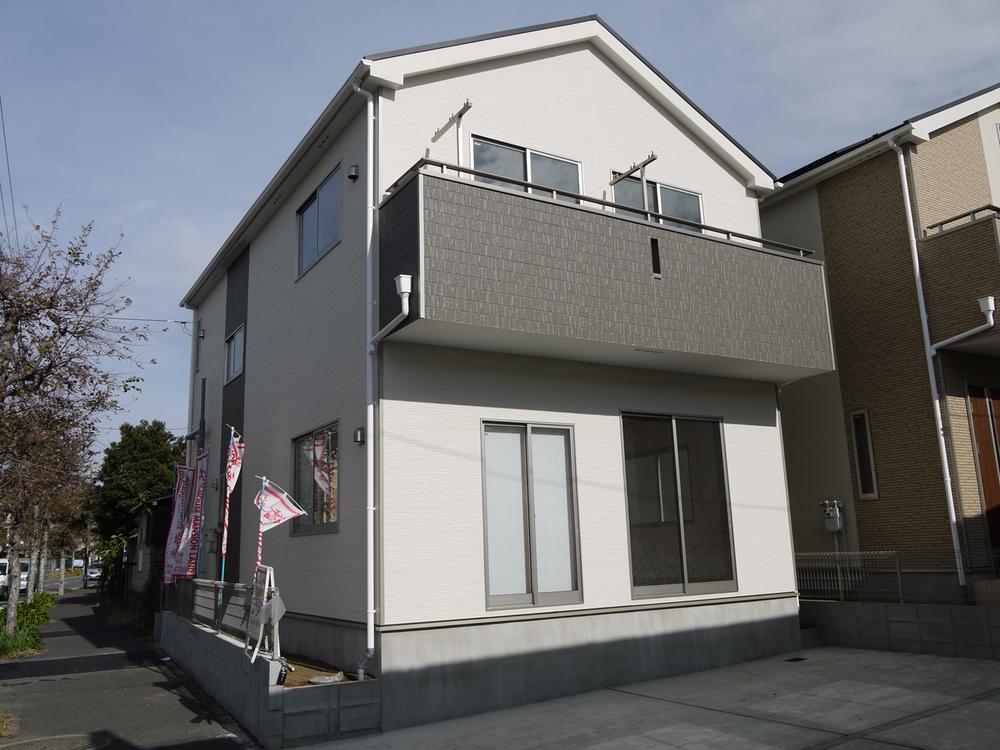 Local appearance photo. Local (11 May 2013) Shooting