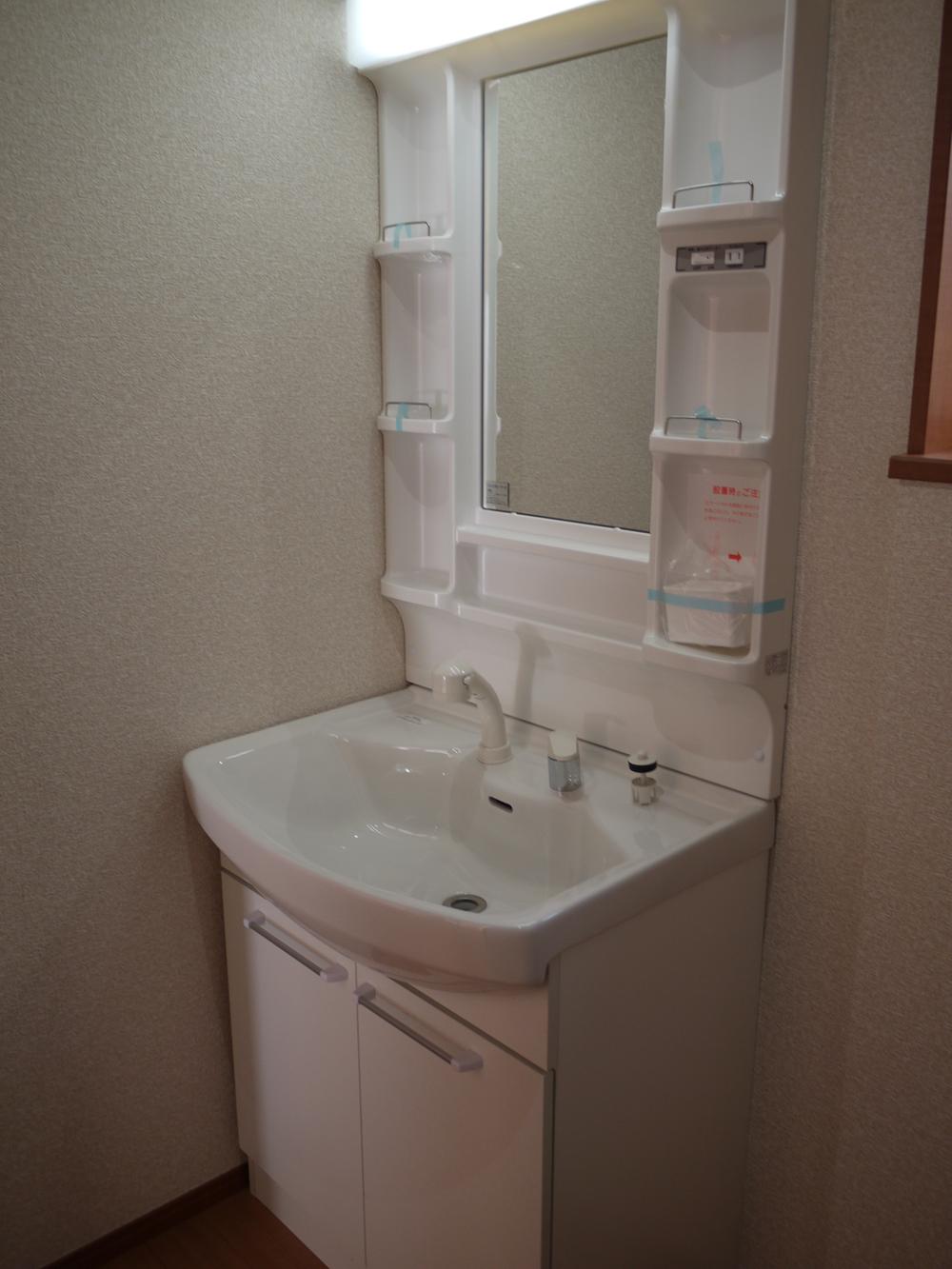 Wash basin, toilet. Indoor (11 May 2013) Shooting