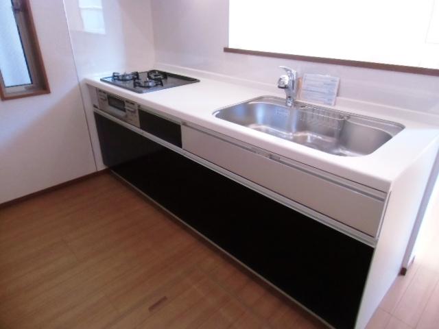 Kitchen. Indoor (12 May 2013) Shooting