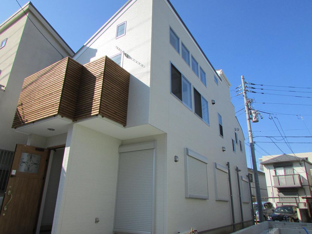 Local appearance photo. Local (11 May 2013) Shooting