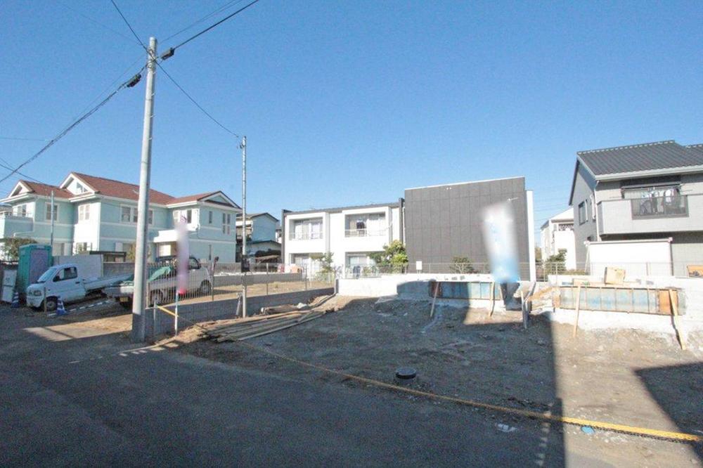 Local photos, including front road. Local (12 May 2013) Shooting