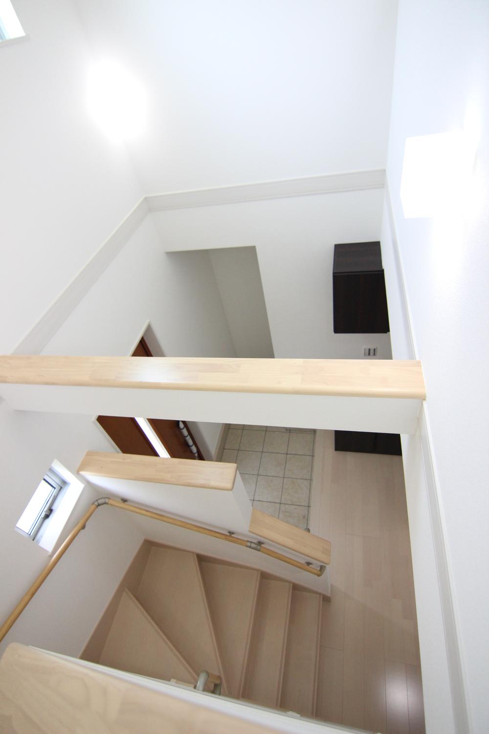 Same specifications photos (Other introspection). ● 32 Building: entrance atrium construction cases