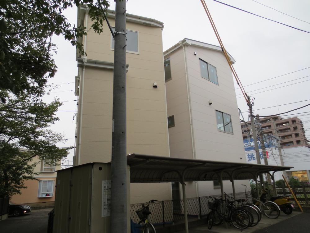 Local appearance photo. Local (10 May 2013) Shooting