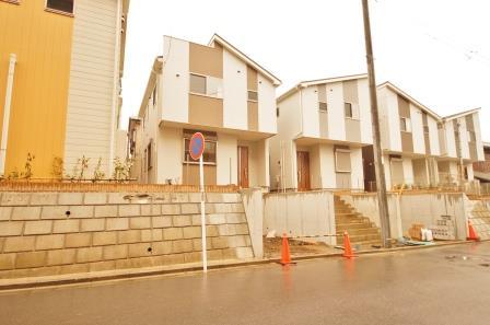 Local appearance photo. Local (10 May 2013) Shooting, Facing the 6M road, Good per yang.