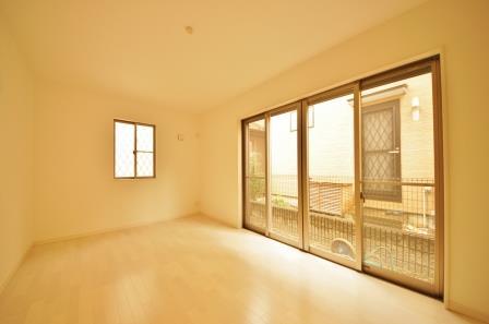 Non-living room. Indoor (10 May 2013) Shooting, It is the first floor of the Western-style 7.56 Pledge of text in the main bedroom.