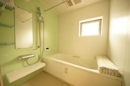 Bathroom. Indoor (10 May 2013) Shooting, This is a system bus of 1 square meters size with a window.