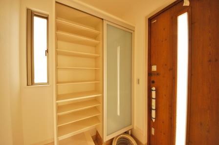 Other introspection. Indoor (10 May 2013) Shooting, Entrance storage is also abundant.