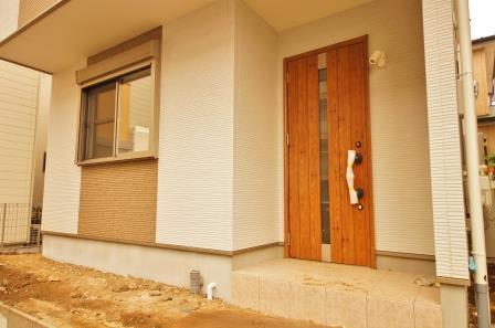 Entrance. Local (10 May 2013) Shooting, It is the entrance door with a feeling of luxury.