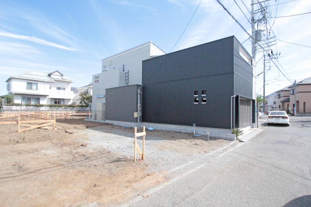 Local photos, including front road. 2013 October 08 days shooting