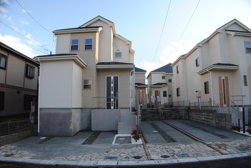 Local appearance photo. Local (12 May 2013) Shooting