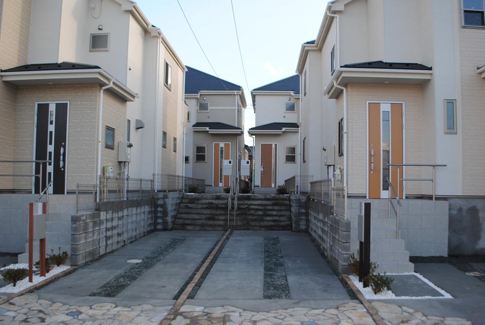 Local appearance photo. Local (12 May 2013) Shooting