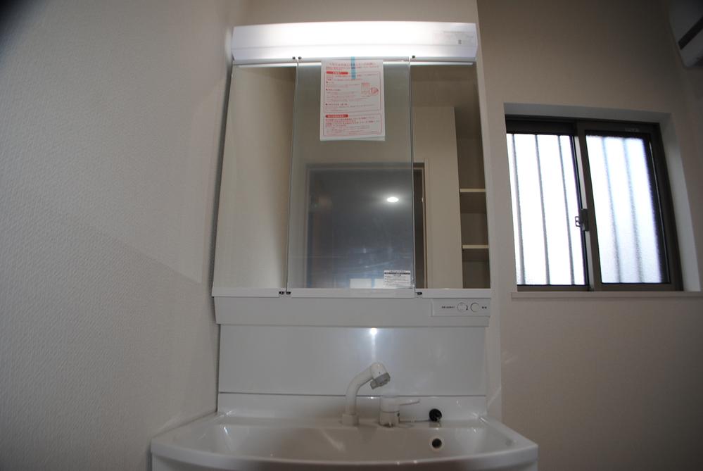 Wash basin, toilet. Indoor (12 May 2013) Shooting