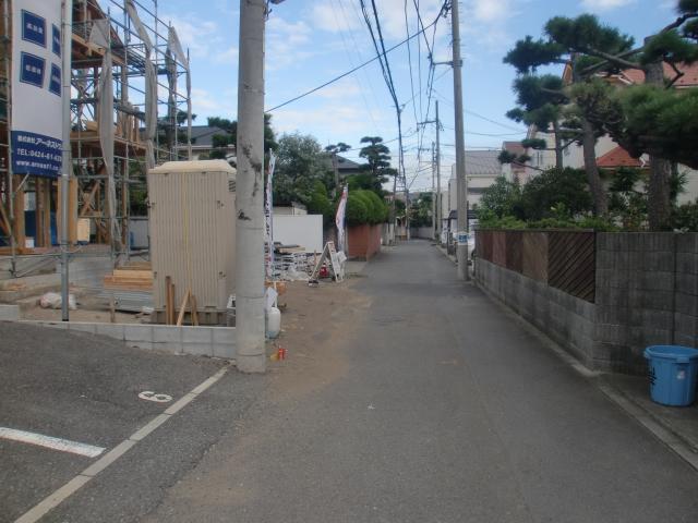 Local photos, including front road. Local (10 May 2013) Shooting