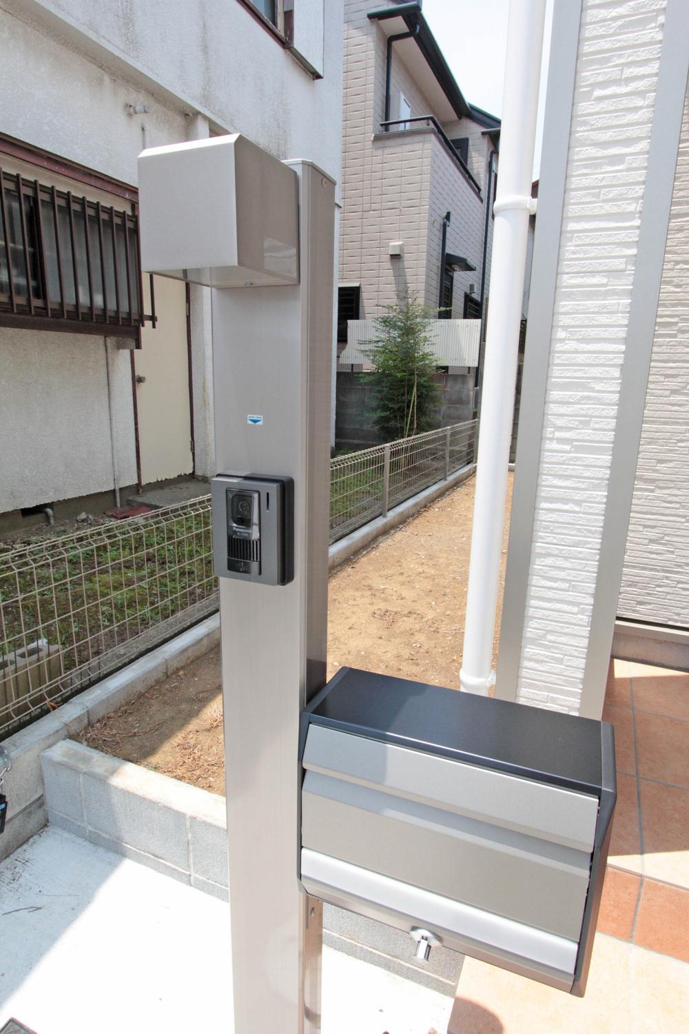 Entrance. Interior construction results