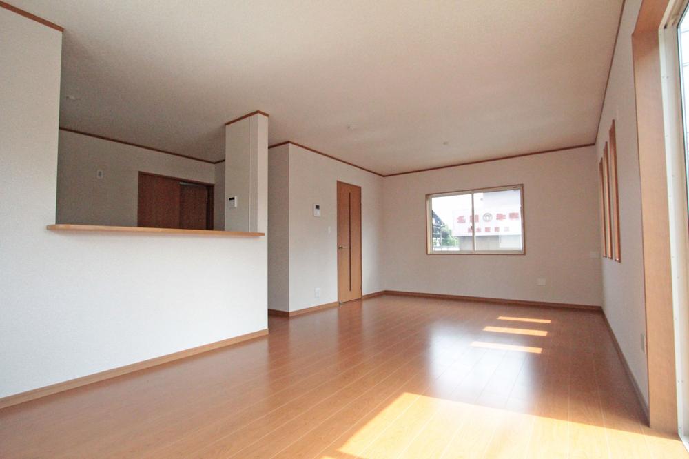 Same specifications photos (living). Interior construction results