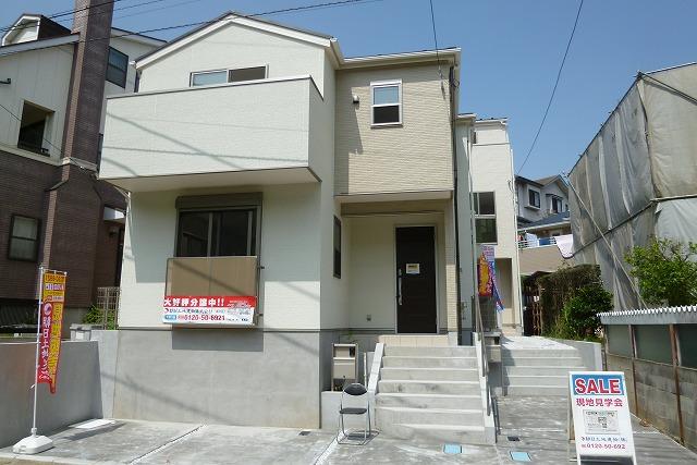 Local appearance photo. Local shooting