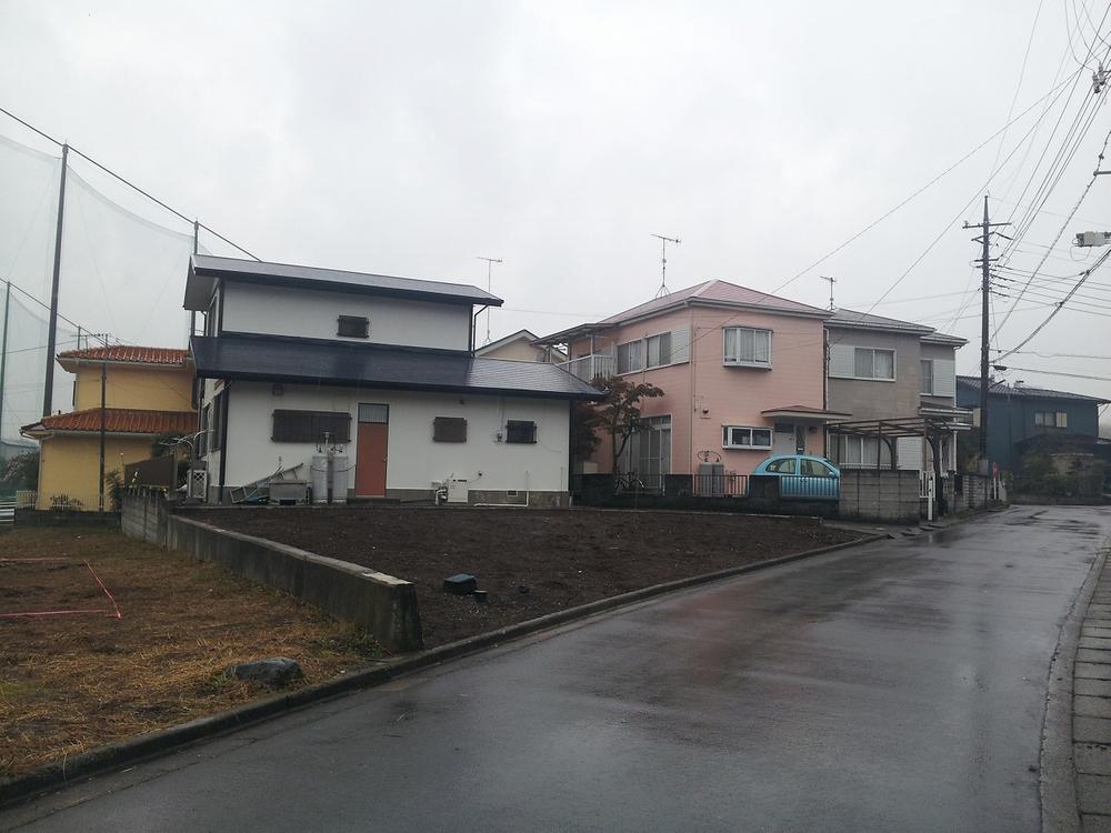 Local photos, including front road. Local (11 May 2013) Shooting