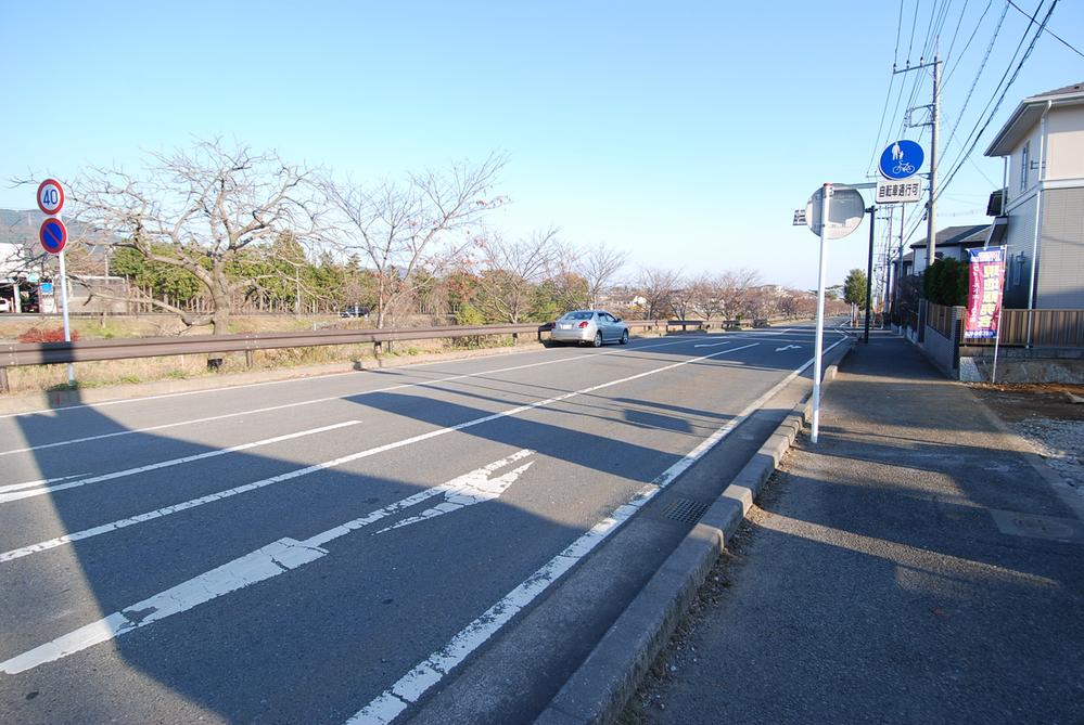 Local photos, including front road. Local (12 May 2013) Shooting