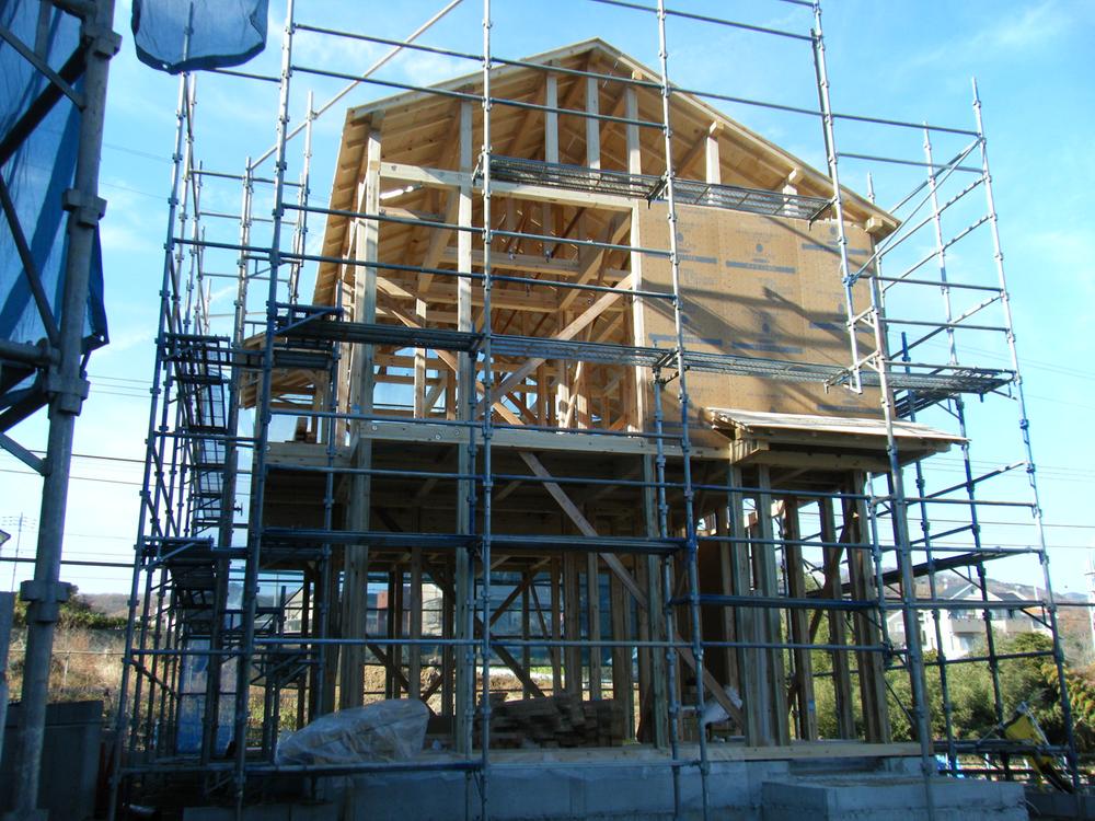 Local appearance photo. Local (12 May 2013) Shooting Building 3 was completion of framework! ◎ useful life in a 7-minute walk from the train station ☆ ◎ has been living environment enhancement