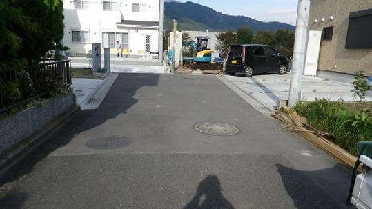 Local photos, including front road. Frontal road