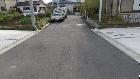 Local photos, including front road. Frontal road