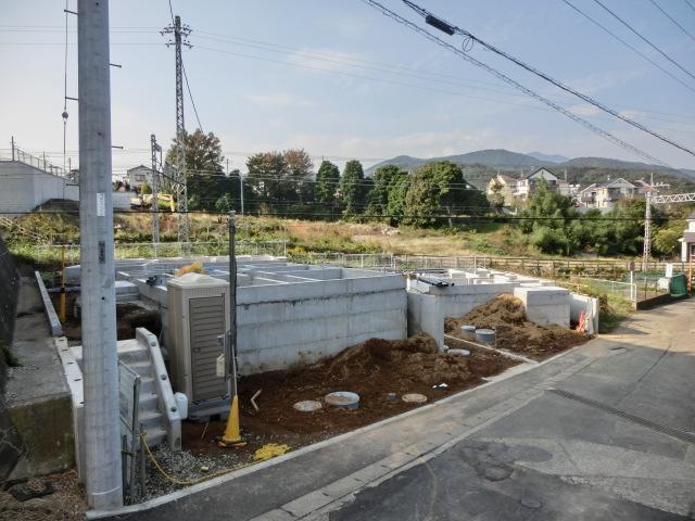 Local photos, including front road. Local (11 May 2013) Shooting