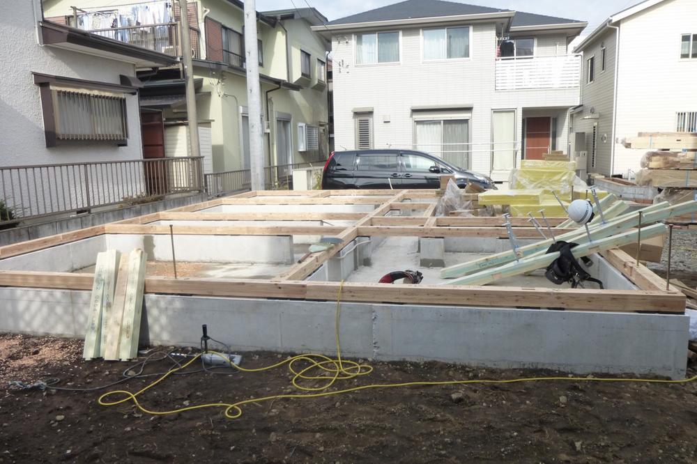 Local appearance photo. 1 Building Living environment is good! Car space two Allowed ☆ 