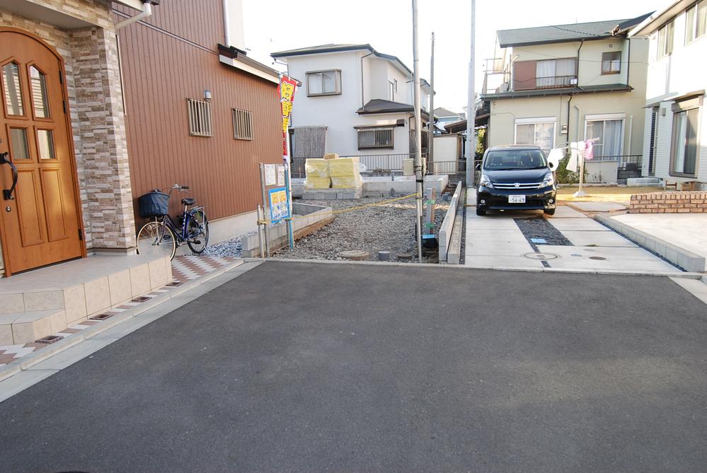 Local photos, including front road. Local (12 May 2013) Shooting