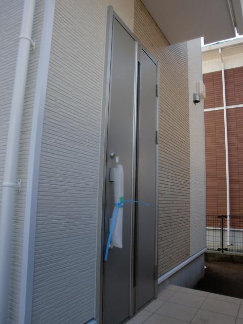 Entrance. Local (11 May 2013) Shooting